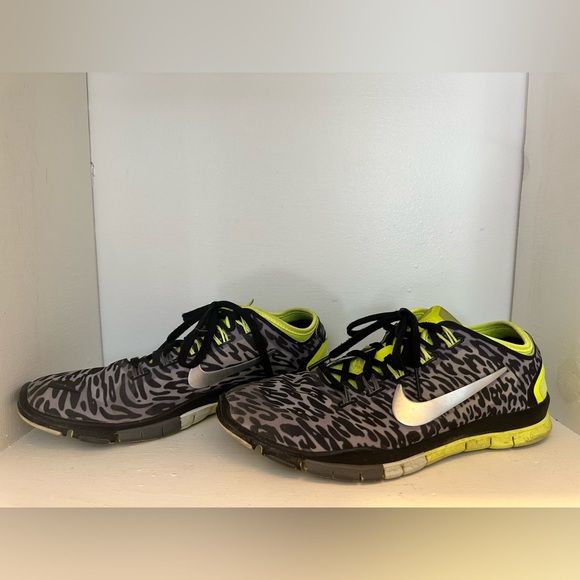 Women’s Nike Running Shoes - Picture 3 of 4